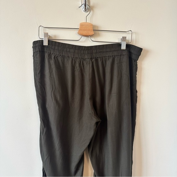 ARITZIA-AZURE Skies “Los Feliz Joggers” In Dark Olive (Size: Medium) - Picture 9 of 12